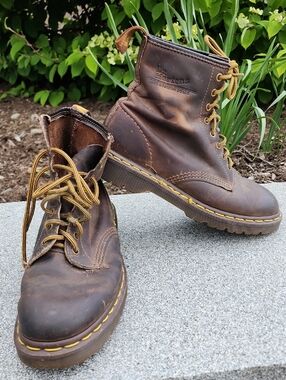 MIE Dr. Martens Brown Leather Lace-Up 8-Eyelet Boots with Yellow Accents Size 9